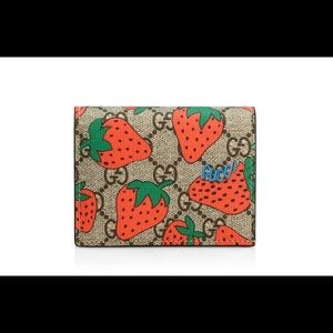 COPY - COPY - Gucci Strawberry Wallet